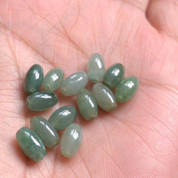 50 pcs 8 - 11 mm high quality natural oily green Burmese jadeite rice shape bead - Image 3