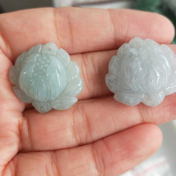 2 pcs / 4 pcs 20 - 27 mm high quality natural Burmese jadeite lotus flower pendant bead - Image 2