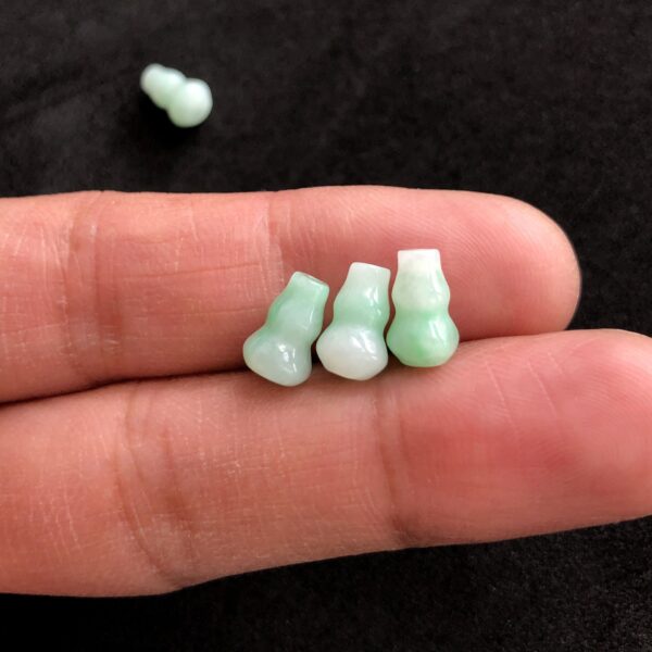 20 pcs / 50 pcs 9 mm high quality natural Burmese jadeite gourd shape bead - Image 4