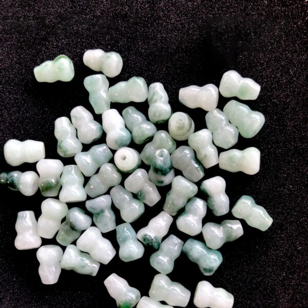 20 psc / 50 pcs 10 mm High quality natural Burmese jadeite green flower texture gourd shape bead