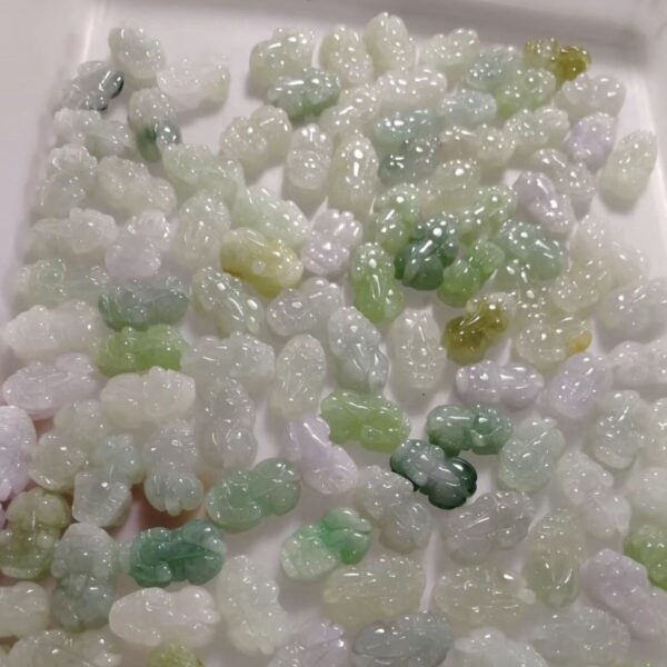 1 pcs  / 2 pcs 25 mm high quality natural Burmese jadeite Pixiu shape pendant bead - Image 2