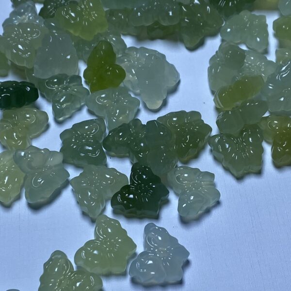 nice butterfly shape serpentine jade bead - Image 4
