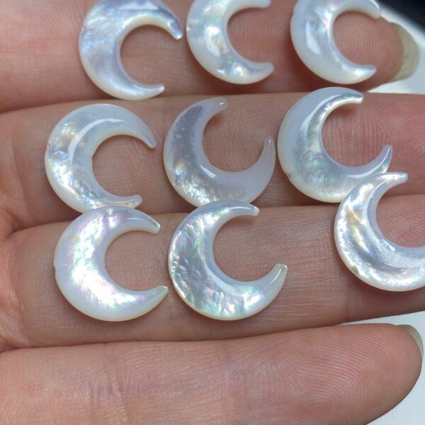 nice moon shape shell bead - Image 2