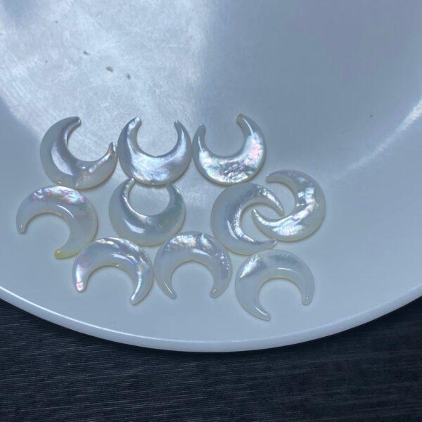 nice moon shape shell bead - Image 3